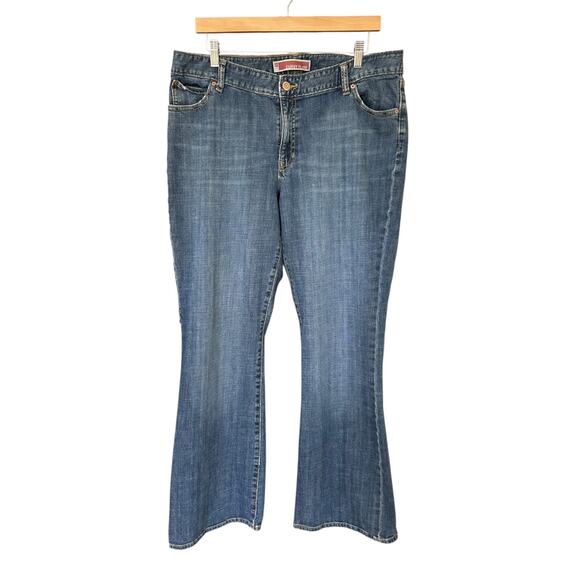 GAP Women's Denim Mid-wash Curvy Flare Jeans Size 16 Back Pockets - Picture 1 of 5
